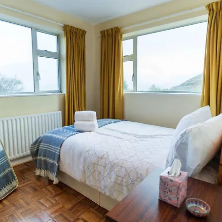 Holiday home Cappamore House, Located Right On The Greenway.