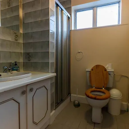 Cappamore House, Located Right On The Greenway. Holiday home Cahersiveen