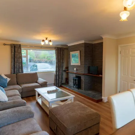 Holiday home Cappamore House, Located Right On The Greenway.