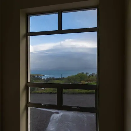 Cappamore House, Located Right On The Greenway. Holiday home Cahersiveen