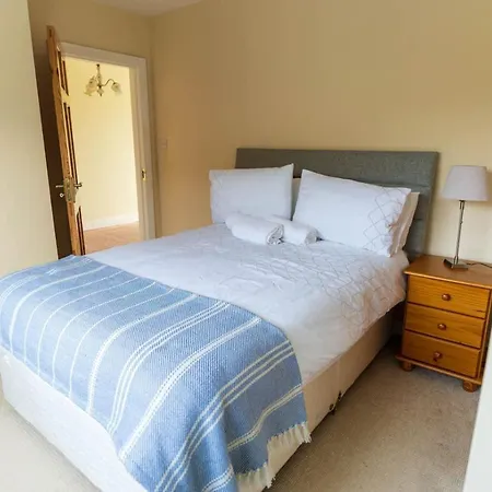 Holiday home Cappamore House, Located Right On The Greenway.