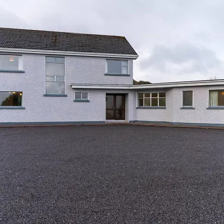 Cappamore House, Located Right On The Greenway. Holiday home *
